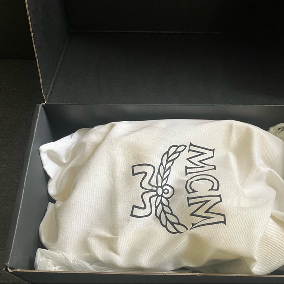 MCM Vibrant Yellow Slides - Picture 6 of 8